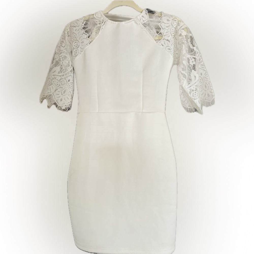 White dress with lace sleeves- Haoduoyi